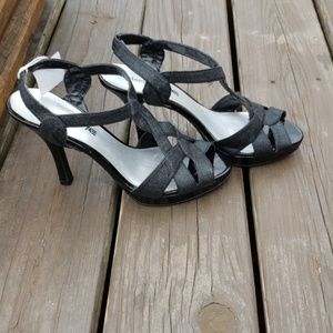 NWT peeptoe Heels